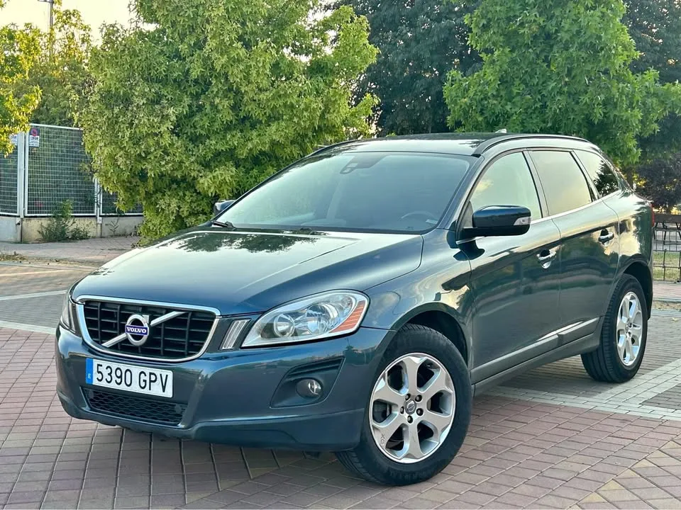 VOLVO XC60 / 2010 / Manual / Diesel