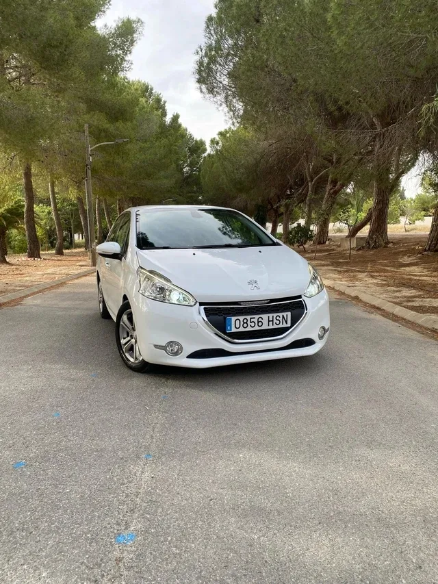 PEUGEOT 208 1.6 HDi 2013