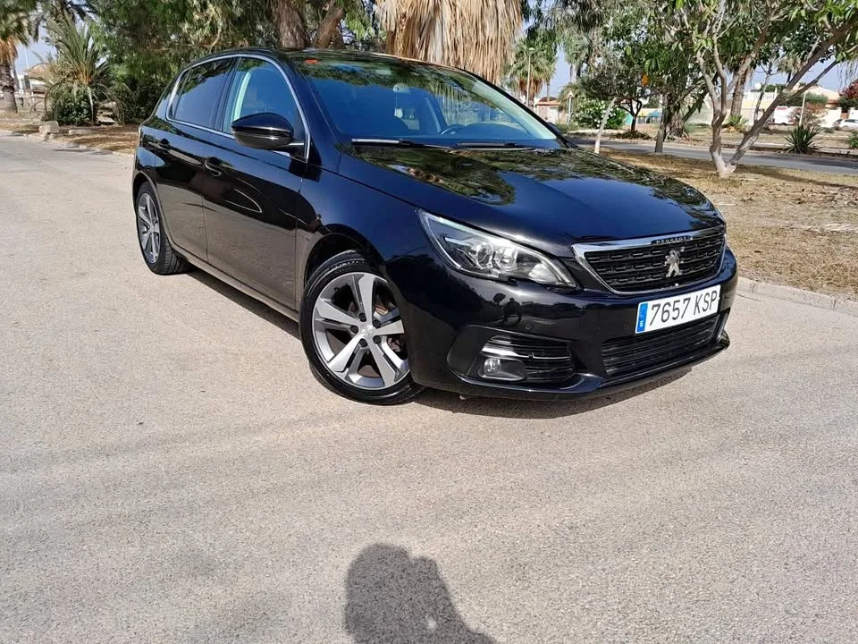 PEUGEOT 308 / 2018 / Manual / Allure Sport Diesel