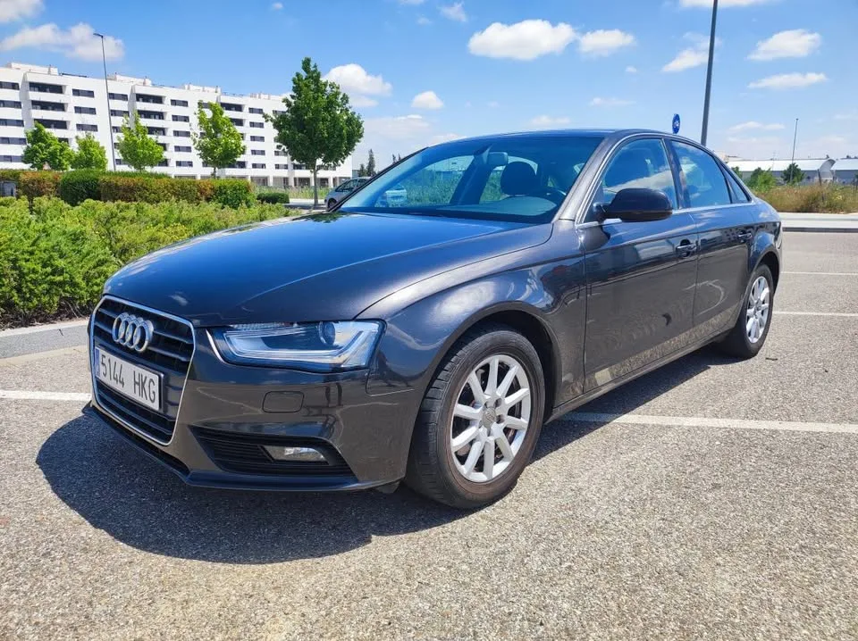 AUDI A4 / 2012 / Manual / Diesel