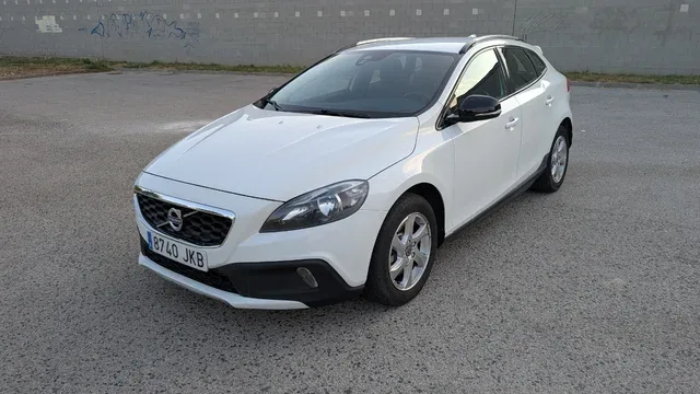 VOLVO V40 / 2016 / Manual / Cross Diesel