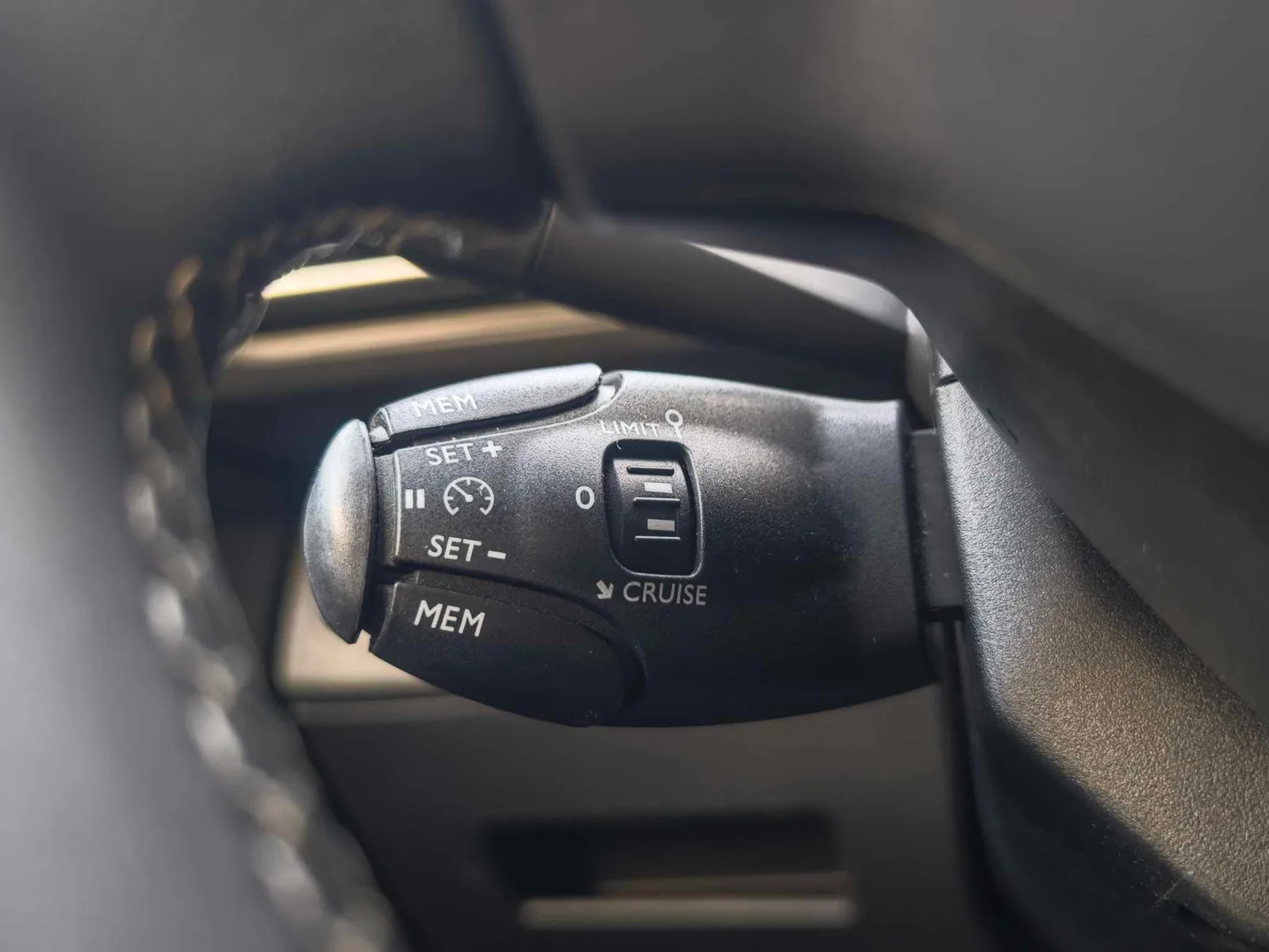 PEUGEOT 5008 Allure / 2019 / Automático / Diesel