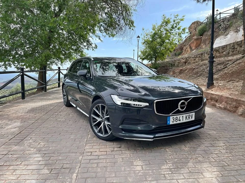 VOLVO V90 / 2018 / Manual / Diesel
