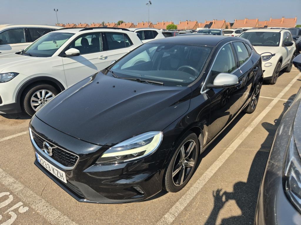 VOLVO V40 / 2019 / 5P / berlina con portón 2.0 T3 R-Design Momentum